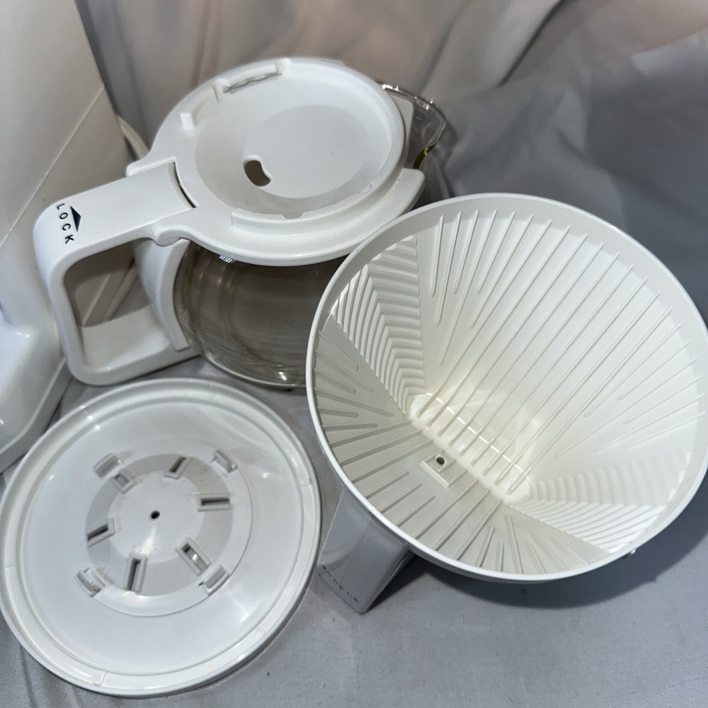 Melitta Gevalia Kaffe Coffee Maker 4 Cup Model BCM-4C White Vintage 1991 Tested - Picture 7 of 11